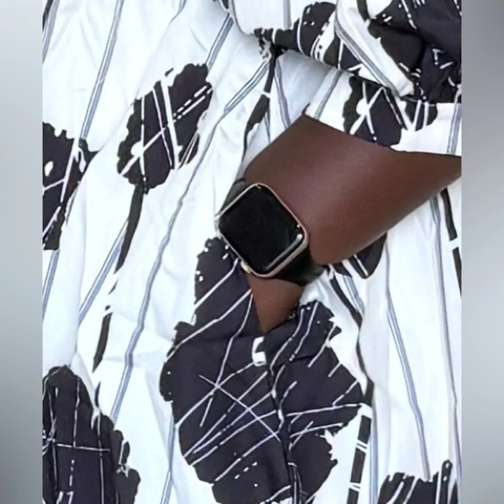~Sold~ Black and White Floral Women's Top - Picture 3 of 3